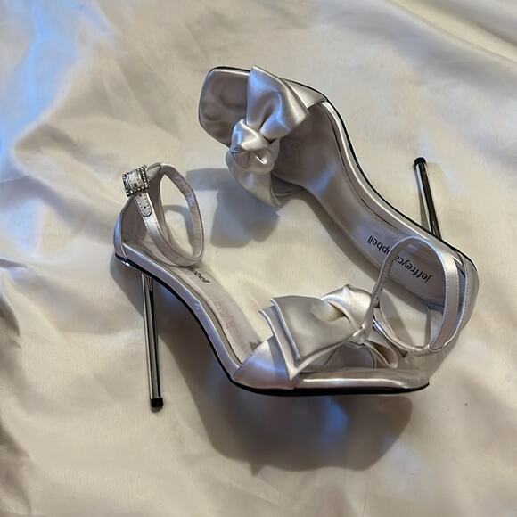 Jeffrey Campbell Queening Sandal In White size 7 - Picture 5 of 10